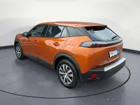 Gebraucht Peugeot e-2008 Allure 100 kW (136 PS) 2023 Orange SUV