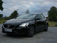 Gebraucht Volvo V40 Momentum 152 PS (111 kW) 2018 Schwarz Kombi