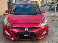 Gebraucht Hyundai i30 Trend 99 PS (72 kW) 2013 Rot Limousine