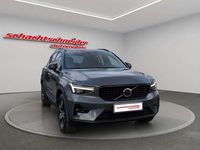 Neu Volvo XC40 Plus 163 PS (119 kW) 2026 Forest lake metallic SUV