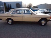 Gebraucht Mercedes 300 88 PS (64 kW) 1983 Gelb Limousine
