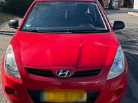 Gebraucht Hyundai i20 77 PS (56 kW) 2010 Rot Kleinwagen