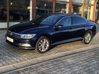 Gebraucht VW Passat Highline 150 PS (110 kW) 2019 Atlantik blue metallic Limousine