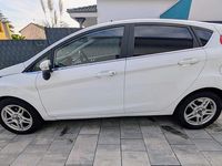 Gebraucht Ford Fiesta Titanium 101 PS (74 kW) 2013 Weiß Kleinwagen