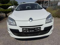 Gebraucht Renault Mégane III Authentique 101 PS (74 kW) 2011 Gletscherweiss Kleinwagen