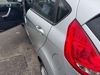 Gebraucht Ford Fiesta Trend 82 PS (60 kW) 2011 Silber Kleinwagen