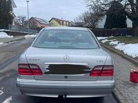 Gebraucht Mercedes E200 Classic 116 PS (85 kW) 2000 Silber Limousine