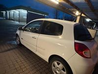 Gebraucht Renault Clio II 60 PS (44 kW) 2010 Weiß Kleinwagen