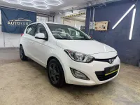 Gebraucht Hyundai i20 Style 101 PS (74 kW) 2014 Weiß Kleinwagen