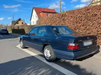 Gebraucht Mercedes E220 150 PS (110 kW) 1994 Blau Limousine