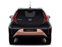 Neu Toyota Aygo 116 PS (85 kW) 2026 Cinnamon bronze met. / black Kleinwagen