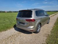 Gebraucht VW Touran Highline 190 PS (139 kW) 2017 Gold Van / Kleinbus