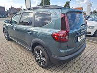 Gebraucht Dacia Jogger Expression 110 PS (80 kW) 2025 Grün Van / Kleinbus