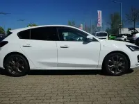 Gebraucht Ford Focus ST-Line 125 PS (91 kW) 2023 Weiß Limousine