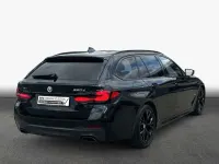 Gebraucht BMW 520 Performance 190 PS (139 kW) 2023 Saphirschwarz metallic Limousine