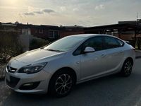 Gebraucht Opel Astra 140 PS (102 kW) 2013 Silber Limousine