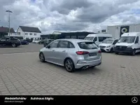 Gebraucht Mercedes B200 AMG line 163 PS (119 kW) 2025 Lack hightechsilber (metallic) Kleinwagen