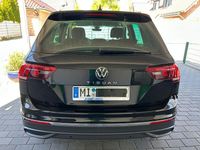 Gebraucht VW Tiguan Move 150 PS (110 kW) 2023 Schwarz SUV