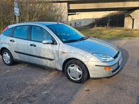 Second-hand Ford Focus 116 CP (85 kW) 2000 Argintiu Berlinǎ