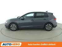 Używany VW Golf VIII Active 131 KM (96 kW) 2023 Szary Sedan/Limuzyna