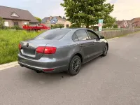 Gebraucht VW Jetta 105 PS (77 kW) 2013 Grau Limousine