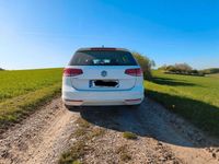 Gebraucht VW Passat 125 PS (91 kW) 2018 Weiß Kombi