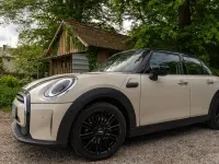 Gebraucht Mini Cooper Classic 136 PS (100 kW) 2022 Weiß Kleinwagen