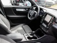 Gebraucht Volvo XC40 Core 163 PS (119 kW) 2024 Blau SUV