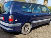 Second-hand Renault Espace 140 CP (102 kW) 2002 Albastru Monovolum