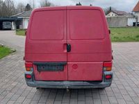 Second-hand VW Transporter 102 CP (75 kW) 2001 Roșu Van