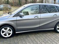 Gebraucht Mercedes B200 136 PS (100 kW) 2014 Mountaingrau Kleinwagen