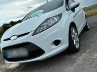 Gebraucht Ford Fiesta 81 PS (59 kW) 2009 Weiß Kleinwagen