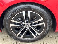 Gebraucht Mercedes A200 Progressive 163 PS (119 kW) 2023 Rot Limousine