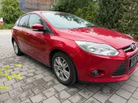 Gebraucht Ford Focus Trend 125 PS (91 kW) 2012 Rot Limousine