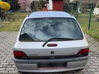 Gebraucht Renault Clio 58 PS (42 kW) 1996 Silber Kleinwagen