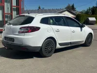 Gebraucht Renault Mégane Expression 106 PS (77 kW) 2011 Weiß Limousine