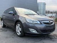 Gebraucht Opel Astra Design Edition 125 PS (91 kW) 2011 Grau Kombi