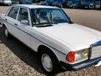 Gebraucht Mercedes E230 136 PS (100 kW) 1984 Weiß Limousine