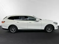 Gebraucht BMW 520 Sport Line 208 PS (152 kW) 2025 Alpinweiss Kombi