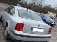 Gebraucht VW Passat 101 PS (74 kW) 1999 Silber Limousine
