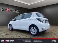 Gebraucht Toyota Yaris Hybrid Life 101 PS (74 kW) 2013 Weiß Kleinwagen
