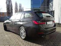 Gebraucht BMW 318 156 PS (114 kW) 2023 Schwarz uni Kombi