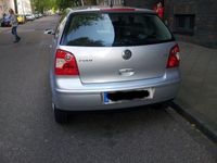 Gebraucht VW Polo Highline 64 PS (47 kW) 2002 Silber metallic Kleinwagen