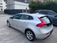 Gebraucht Volvo V40 114 PS (83 kW) 2012 Silber Kleinwagen