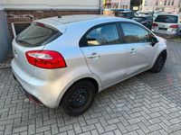 Gebraucht Kia Rio 109 PS (80 kW) 2011 Silber Limousine