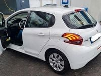 Gebraucht Peugeot 208 Active 68 PS (50 kW) 2017 Weiß Kleinwagen