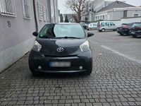 Gebraucht Toyota iQ 68 PS (50 kW) 2011 Schwarz Kleinwagen