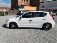 Gebraucht Hyundai i30 Classic 90 PS (66 kW) 2012 Weiß Limousine