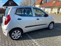 Gebraucht Hyundai i10 69 PS (50 kW) 2012 Silber Kleinwagen