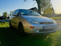 Używany Ford Focus 115 KM (84 kW) 2001 Srebrny Sedan/Limuzyna